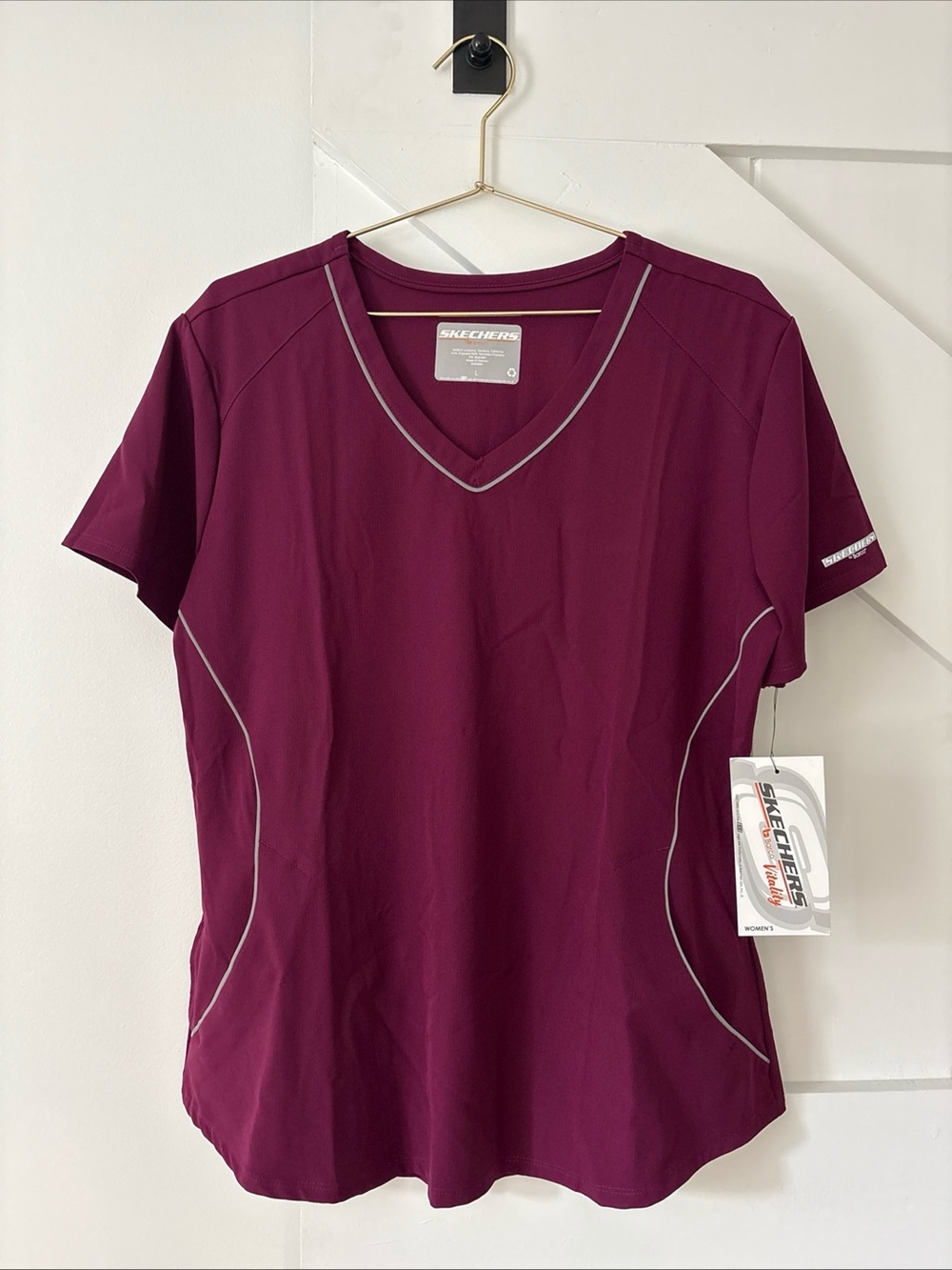 Sketchers By Barco Wine Size Large Uniform Scrubs 3 Pocket Short Sleeve Shirt